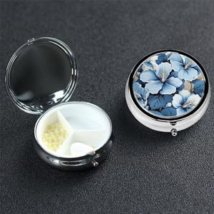 Pillendoosje met spiegel, kleine pillenorganizer, 3 compartimenten, blauwe hibiscus, bloem, rond, reizen, pillendoos voor portemonnee of zak, draagbare pillencontainer, schattige medicijnorganizer