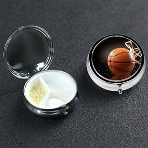 Basketbalpillendoos met spiegel, 3 compartimenten, decoratieve pillenetui voor portemonnee of zak, kleine ronde pillenorganizer, wekelijkse metalen medicijntablet, vitaminehouder, reisgeschenk