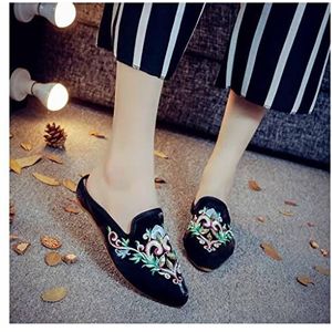 House Slippers Voor Dames Chinese Floral Borduurwerk Puntschoen Comfortabel Satijn Casual Muilezes Huis Flat Slippers Schoenen, Oude Beijing Schoenen Geborduurde Schoenen