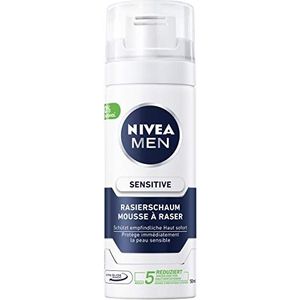 NIVEA MEN Sensitive scheerschuim in verpakking van 10 stuks (10 x 50 ml), scheerschuim in praktische reisformaat, zacht scheerschuim voor heren