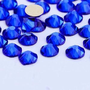 2088 DIY kristal nageldecoraties zonder hotfix, 8 grote en 8 kleine strass steentjes, platte achterkant, plaknagels voor nagelkunst - saffier - SS16-1440 stuks