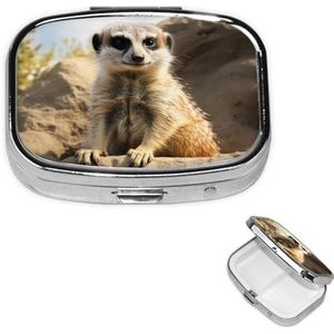 Pillendoos Meerkat Dier Vierkante Pillenhoes voor Portemonnee & Pocket 2 Compartiment Geneeskunde Pil Organizer Draagbare Reizen Pillendoos Geneeskunde Vitamine Kabeljauw Leverolie Opbergdoos