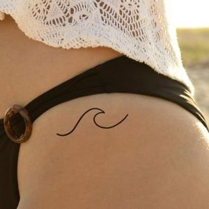 Golf tattoo – Temporalis® | Tijdelijke tatoeages voor vrouwen & mannen – Nep tattoo vegan & waterbestendig – EU-cosmetica – Blijft 1-2 weken [ Tatoeage Minimalistische Golf ]