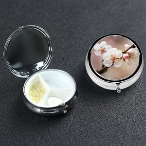 Kersenbloesem pillendoos 3 compartimenten ronde draagbare pillenhoes voor zak of portemonnee pillenhouder wekelijkse pillenorganisator decoratieve metalen geneeskunde vitamine organizer reisgeschenk