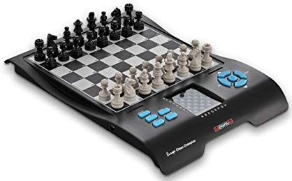 Millennium Europe Chess Master II: Chess en 7 andere bekende gameklassiekers. Met verlicht display