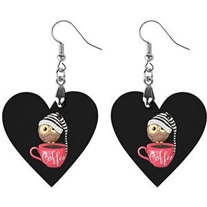 Cartoon uil zit op een kopje koffie mode schattige oorbellen grappig geschilderd houten sieraden geschenken voor vrouwen abrikoos vormige