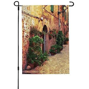 Tuinvlaggen 76 x 100 cm dubbelzijdige tuinvlag straat in dorp Mallorca Spanje vintage deur weg print kleine tuin vlag voor alle seizoenen