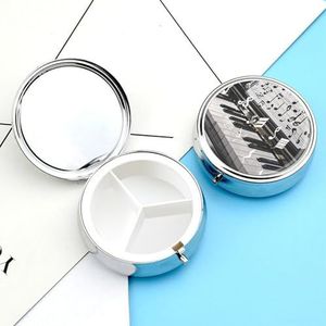Piano Keys Pillendoos Pil Container Houder 3 Compartiment Metalen Pil Organizer Travel Medicine Organizer Draagbare Pillendoos voor Pocket om Pillen Vitamine vast te houden