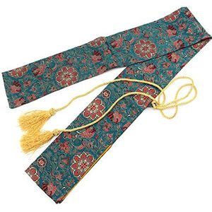 Verticaal Schot Van Een Decoratief Japans Kasteel Met Sakura-bladeren En Vlinders Rond Stock