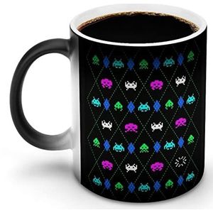 Space Invaders Argyle Warmte Veranderende Koffiemok Keramische Warmtegevoelige Magic Grappig Gift voor Vrouwen Mannen 12oz