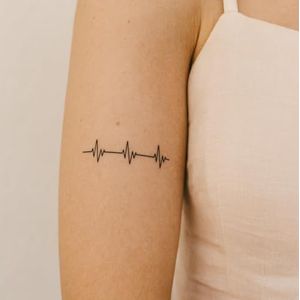 Hartslag tattoo – Temporalis® | Tijdelijke tatoeages voor vrouwen & mannen – Nep tattoo vegan & waterbestendig – EU-cosmetica – Blijft 1-2 weken [ Tatoeage Hartslaglijn ]