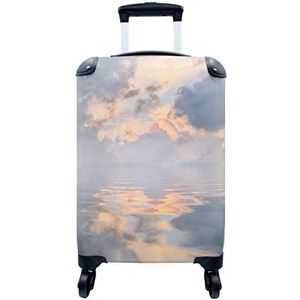 MuchoWow® Koffer - Schilderij van een grijze hemel boven een oceaan - Past binnen 55x40x20 cm en 55x35x25 cm - Handbagage - Trolley - Fotokoffer - Cabin Size - Print
