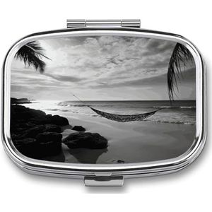 Draagbare medicijndoos voor op reis, reisjuwelendoos, dagelijks schattig zwart en wit strand, bedrukte rechthoekige pillendoos, geschikt voor tablet-pillencapsule, snoepjes, sieraden, oordopjes