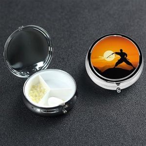 Pillendoosje pillendoosje 3 compartimenten kleine pillenorganizer voor portemonnee en zak reizen pillendoos zon karate silhouet schattige medicijnorganisator pillenhouder om vitamines visolie vast te