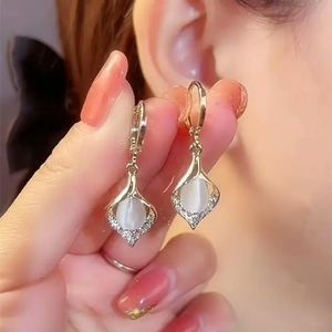 Nieuwe groene kleur water drop Cat Eye steen bengelen oorbellen voor vrouwen mode temperament oorbel meisje cadeau bruiloft partij sieraden-8002