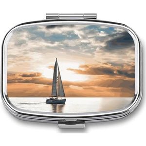 Zeilboot op de zee pillenorganisator reizen pillendoos 2 compartimenten dagelijkse vierkante medicijncontainer met spiegel wekelijkse draagbare pillendispensergevallen voor portemonnee zak