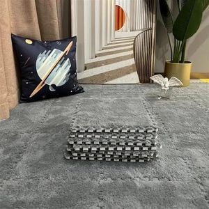 10 stuks in elkaar grijpende schuimrubberen vloermatten, zachte vierkante schuimrubberen tegels, zachte antislip puzzelvloerkleed, speelmat for de vloer van de kamer(Grey)