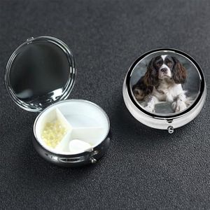 Pillendoosje pillendoosje 3 compartimenten kleine pillenorganizer voor portemonnee en zak reizen pillendoos spaniël op de bank schattige medicijnorganisator pillenhouder om vitamines visolie vast te