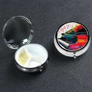 Kleurrijke Piano Toetsenbord Muziek Pil Doos 3 Compartiment Ronde Draagbare Pil Case voor Pocket of Portemonnee Pil Houder Wekelijkse Pil Organizer Decoratieve Metalen Geneeskunde Vitamine Organizer