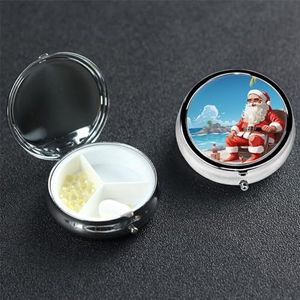 Pillendoosje Ronde Pillendoos Pil Organiseren met 3 Compartimenten Santa Claus at Beach Medicine Organizer Box Waterdichte Kleine Pil Case voor Reizen Metalen Pillencontainers voor Medicatie Planner