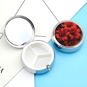 Pillendoosje pillendoosje voor vrouw wekelijkse pillenorganisator met 3 compartimenten rode bloem op zwarte kleine pillendoos pillencontainer draagbare vitaminehouder dozen voor reizen