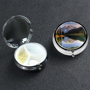 Kleine pillendoos draagbare pillendoosje 3 compartimenten metalen pillenhouder organizer schattige berg en meer foto's reizen pillendoos voor portemonnee zak