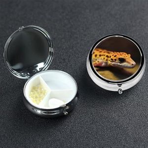 Luipaard Little Gecko Pillendoosje 3 Compartimenten Pillendoosje voor Portemonnee & Pocket Leuke Pillenorganizer met Spiegel Draagbare Reizen Pillendoos Metalen Ronde Geneeskunde Organizer Uniek Gift