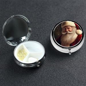 Kerst Kerstman Pil Doos 3 Compartiment Ronde Draagbare Pil Case voor Pocket of Portemonnee Pil Houder Wekelijkse Pil Organizer Decoratieve Metalen Geneeskunde Vitamine Organizer Reizen Gift
