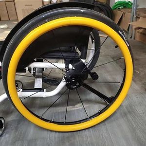 Rolstoel-schuifvelgafdekkingen, achterwielsportrolstoel, siliconen handschuifhoes, betere grip en tractie, 1 paar (kleur: geel, maat: 61 cm)