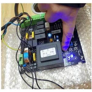 Automatische 220VAC dubbele poortbesturingskaart PCB LED-kaart for dubbele draaipoortopener met mooie afstandsbediening(1 board and 2 remote)