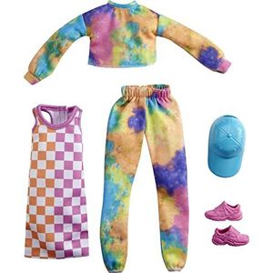 Barbie Mode Dubbelpack Kledingset, 2 Outfits voor Barbie Pop Inclusief Tie-dye Joggingbroek en Sweatshirt, Geruite Jurk, Blauwe Pet en Roze Sneakers, cadeau voor kinderen van 3 tot 8 jaar, GRC84