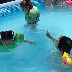 Zwemvlotter voor Kinderen, Gemakkelijk Te Dragen Schattige Zwemvest voor Peuters met Gesp Ontworpen voor Zwembad (Oranje Krab)