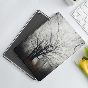 CONERY Hoesje compatibel iPad 10,2 inch (9e/8e/7e generatie) natuur, verticale foto van herfstboom in donker spookachtig mistig mist mysterieuze bos foto, oranje, slanke slimme magnetische hoes met