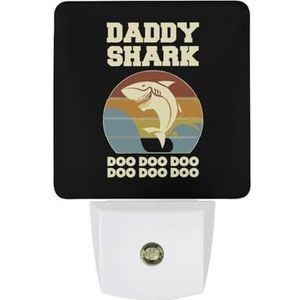 Daddy Shark Vintage Warm Wit Nachtlampje Plug In Muur Schemering naar Dawn Sensor Lichten Binnenshuis Trappen Hal
