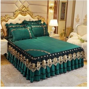 DUNSBY Bedrok luxe sprei op het bed bruiloft laken kant bed cover deken stof koning queen size bed rok met kussenslopen volant laken (kleur: smaragdgroen, maat: 3 stuks 200 x 220 cm)