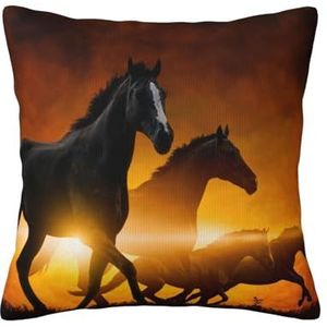 YUNWEIKEJI Zwarte paarden rode gloeiende wolken bedrukt, kussensloop, decoratieve kussensloop, zachte polyester kussenslopen 45x45 cm