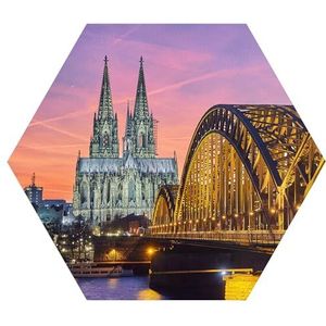 DEQORI Hexagon wandbehang, zelfklevend 150 x 130 cm, motief Keulse monumenten 's avonds, textielcanvas, verwijderbaar, decoratief en vormvast, voor woonkamer, kantoor, hal of kinderkamer