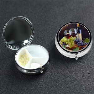 Art Rode Wijn Galsses & Druiven Pillendoos 3 Compartiment Pillendoosje voor Portemonnee & Pocket Leuke Pil Organizer met Spiegel Draagbare Reizen Pillendoos Metalen Ronde Geneeskunde Organizer Uniek