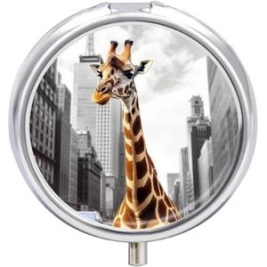 Giraffe in New York Pillendoos voor Pocket Ronde Pillendoos 3 Compartiment Decoratieve Draagbare Reizen Pillenhouder Tablet Vitamine Organizer Mini Pillendoosje