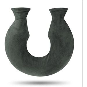 Mini warmwaterkruik, warmwaterkruik 1400 ml U-vormige nek warmwaterzak met pluche hoes winter nekbeschermer waterinjectiefles voor nekwervelkolom fysiotherapie (maat: rood) (maat: lichtgrijs