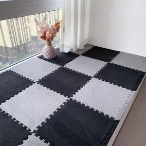 Zeyeo - 12 Inch Pluche In Elkaar Grijpende Zachte Schuimpuzzel Tapijtvierkanten - 50 Stuks - Zwart en Grijs