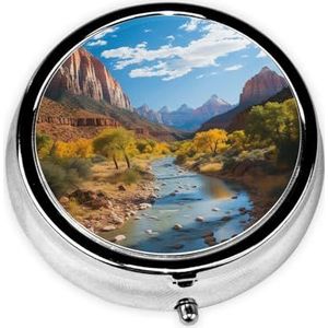 Zion National Park bedrukte ronde pillendoos, klikdeksels, pillendoos, mini draagbare pillenorganizer voor lange termijn opslag voor het dragen in zakken, portefeuilles, reizen, werk