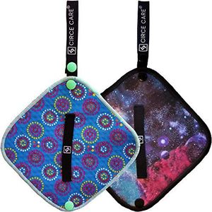 CIRCE CARE Plasdoek: zilver doordrenkte plasdoek voor vrouwen die buiten plassen, herbruikbare absorberende doekjes, Eco alt. naar toiletpapier, vrouwelijke plasoplossing voor kamperen, wandelen (2pc Combi- BlueDisco+Galaxy)