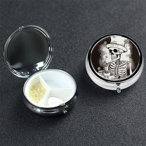 Skelet Chef Pil Case 3 Compartiment Pillendoos Draagbare Metalen Pil Organizer Leuke Reizen Pil Container Vitamine Organizer voor Portemonnee Pocket Reiscadeau