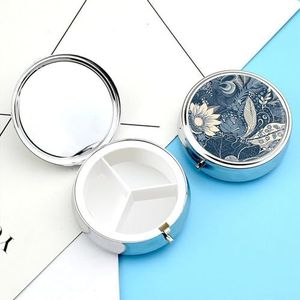 Pillendoosje pillendoosje voor vrouwen, wekelijkse pillenorganizer met 3 compartimenten, junglebladerpatroon, kleine pillendoos pillencontainer, draagbare vitaminehouderdozen voor op reis,