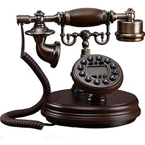Klassieke retro telefoon, massief houten wijzerplaat op de behuizing, vintage bedrade vaste lijn voor thuis en op kantoor