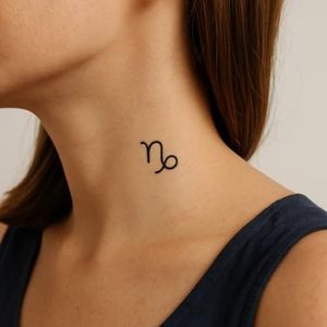 Astrologie tattoo – Temporalis® | Tijdelijke tatoeages voor vrouwen & mannen – Nep tattoo vegan & waterbestendig – EU-cosmetica – Blijft 1-2 weken [ Tatoeage Steenbok – XS ]