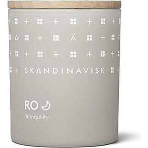 Skandinavisk RO 'Tranquility' Mini Geurkaars. Geurtonen: gemaaid gras en gevallen bladeren, komkommer en wilde viooltjes. 65 g.