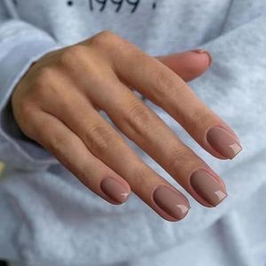 MouYou 24 stuks korte kunstnagels om op te plakken, vierkant, effen, donkerroze, nude, volledige dekking, kunstnagels met nagellijm, rechthoekig, natuurlijk, naakt, acryl, voor vrouwen en meisjes