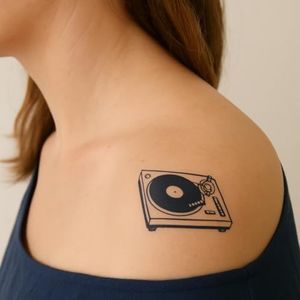 Retro tattoo – Temporalis® | Tijdelijke tatoeages voor vrouwen & mannen – Nep tattoo vegan & waterbestendig – EU-cosmetica – Blijft 1-2 weken [ Tatoeage Platenspeler ]
